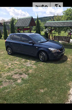 Хетчбек Kia Ceed 2010 в Ужгороді