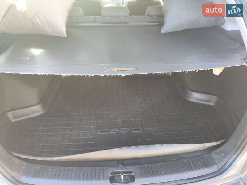 Универсал Kia Ceed 2010 в Староконстантинове