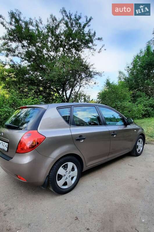 Хэтчбек Kia Ceed 2008 в Виннице