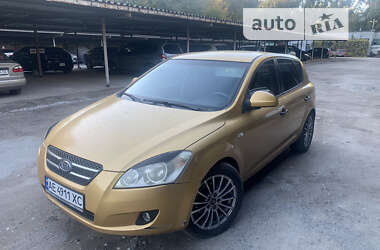 Хэтчбек Kia Ceed 2007 в Каменском