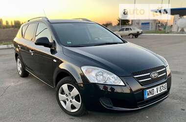 Универсал Kia Ceed 2008 в Хороле