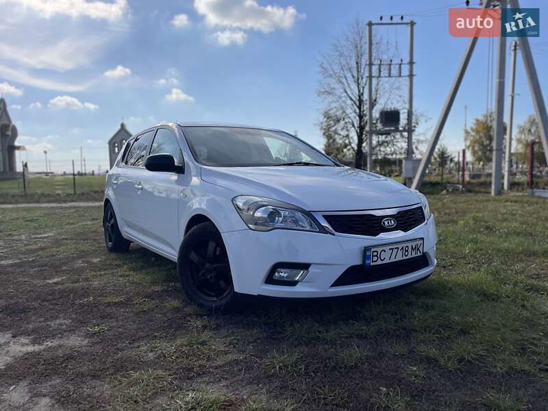 Хэтчбек Kia Ceed 2011 в Львове