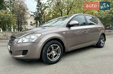 Хетчбек Kia Ceed 2008 в Києві