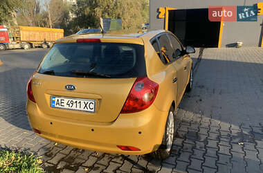 Хэтчбек Kia Ceed 2007 в 