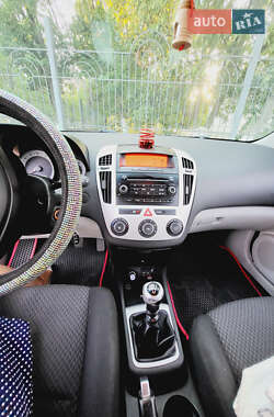 Хэтчбек Kia Ceed 2007 в Раздельной