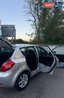 Хэтчбек Kia Ceed 2007 в 