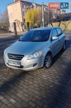 Хэтчбек Kia Ceed 2008 в Каменском