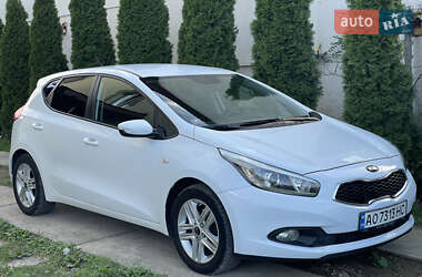 Хэтчбек Kia Ceed 2014 в Виноградове