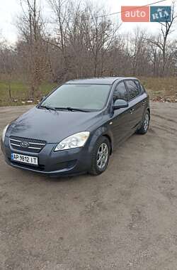 Хэтчбек Kia Ceed 2008 в Запорожье