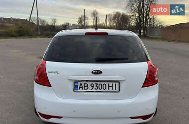 Хэтчбек Kia Ceed 2011 в 