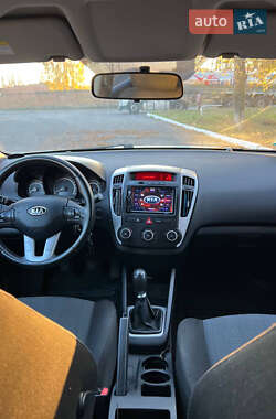 Хэтчбек Kia Ceed 2011 в 
