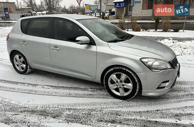 Хэтчбек Kia Ceed 2010 в Чернигове