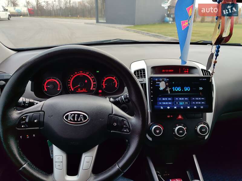 Универсал Kia Ceed 2011 в Луцке