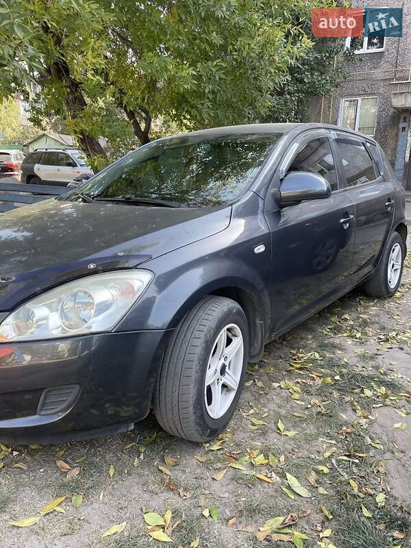 Хэтчбек Kia Ceed 2008 в Каменском