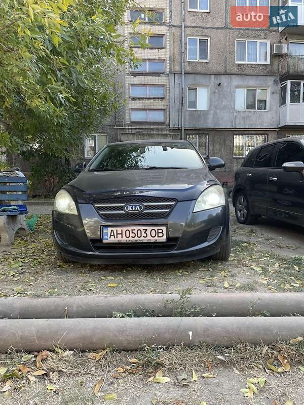 Хэтчбек Kia Ceed 2008 в Каменском