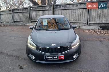 Хэтчбек Kia Ceed 2013 в 