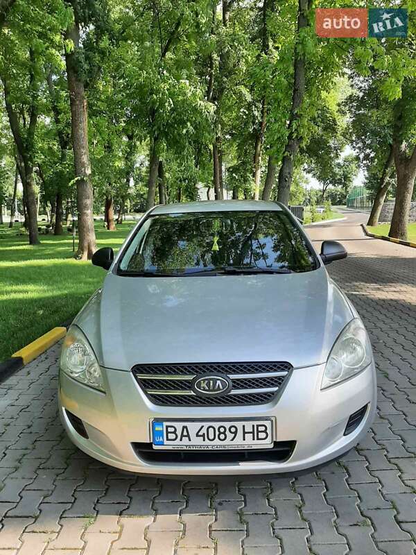 Хэтчбек Kia Ceed 2006 в Александрие