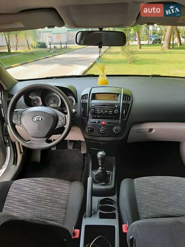 Хэтчбек Kia Ceed 2006 в Александрие