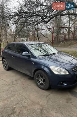 Хетчбек Kia Ceed 2008 в 