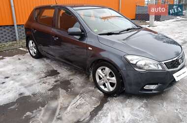 Хэтчбек Kia Ceed 2009 в Ровно