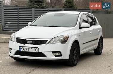 Хетчбек Kia Ceed 2010 в Дніпрі