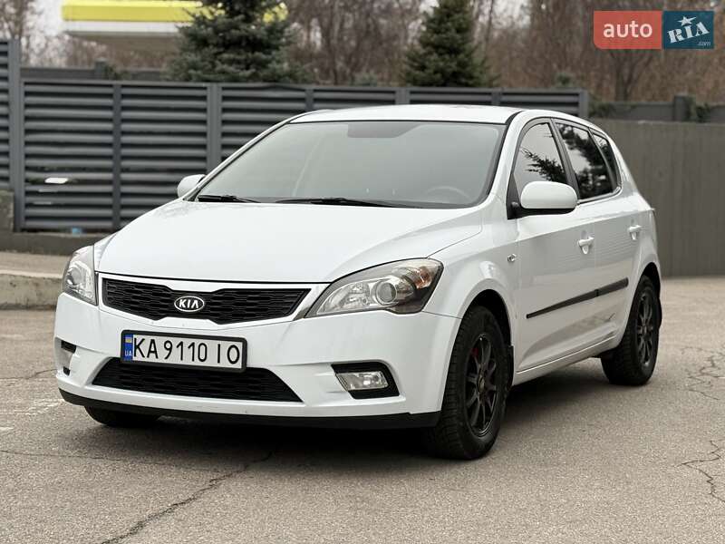 Хэтчбек Kia Ceed 2010 в Днепре