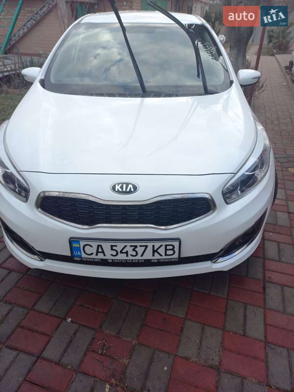 Хэтчбек Kia Ceed 2016 в 