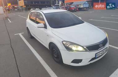 Хэтчбек Kia Ceed 2011 в Мукачево