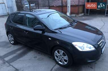 Хэтчбек Kia Ceed 2008 в Запорожье