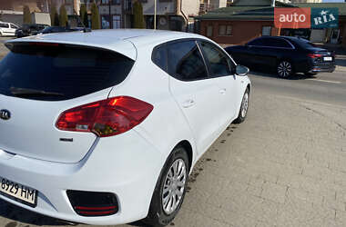 Хетчбек Kia Ceed 2015 в Ужгороді