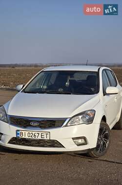 Хэтчбек Kia Ceed 2010 в Зенькове