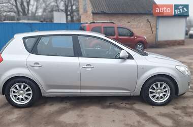 Хэтчбек Kia Ceed 2007 в 