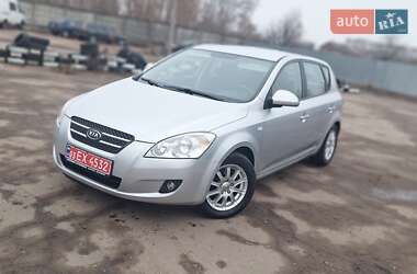 Хэтчбек Kia Ceed 2007 в 