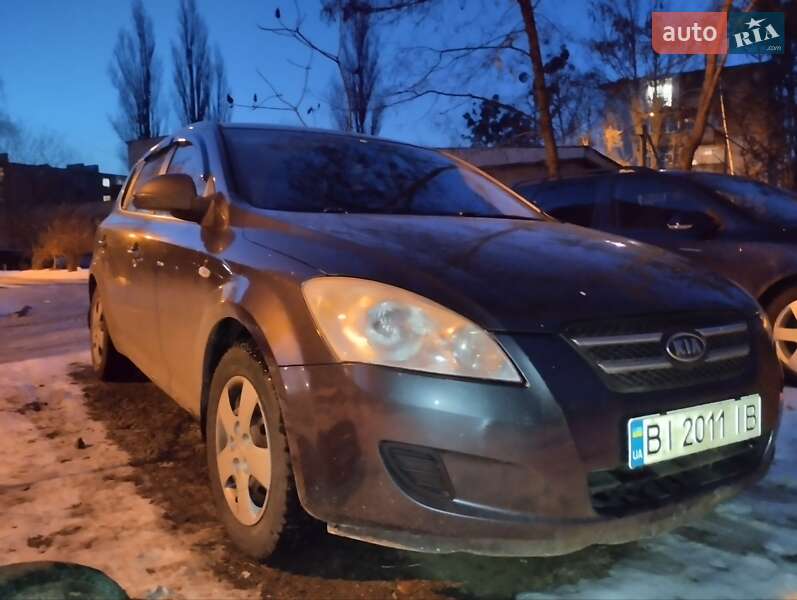 Хэтчбек Kia Ceed 2008 в Полтаве