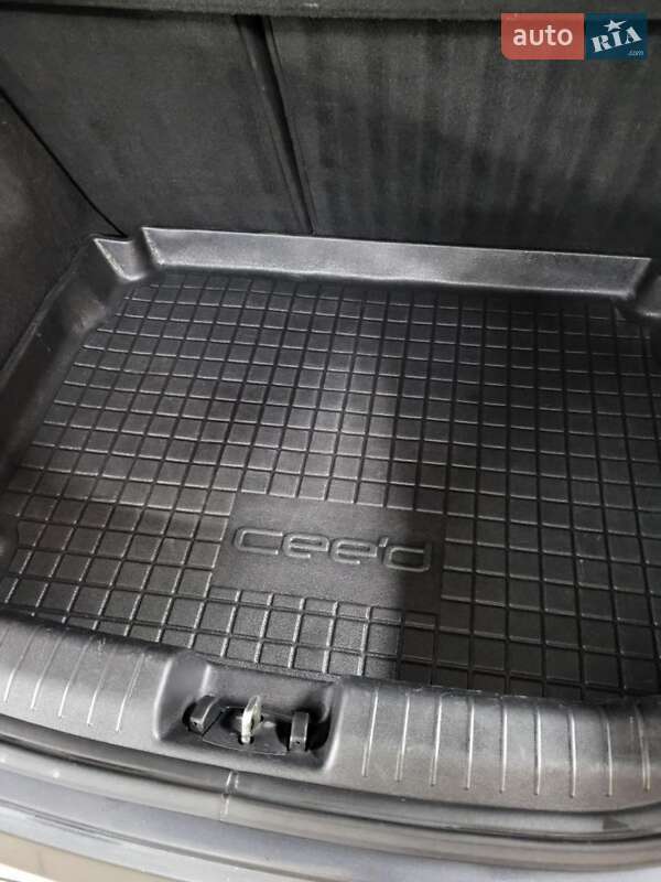 Хэтчбек Kia Ceed 2008 в Львове
