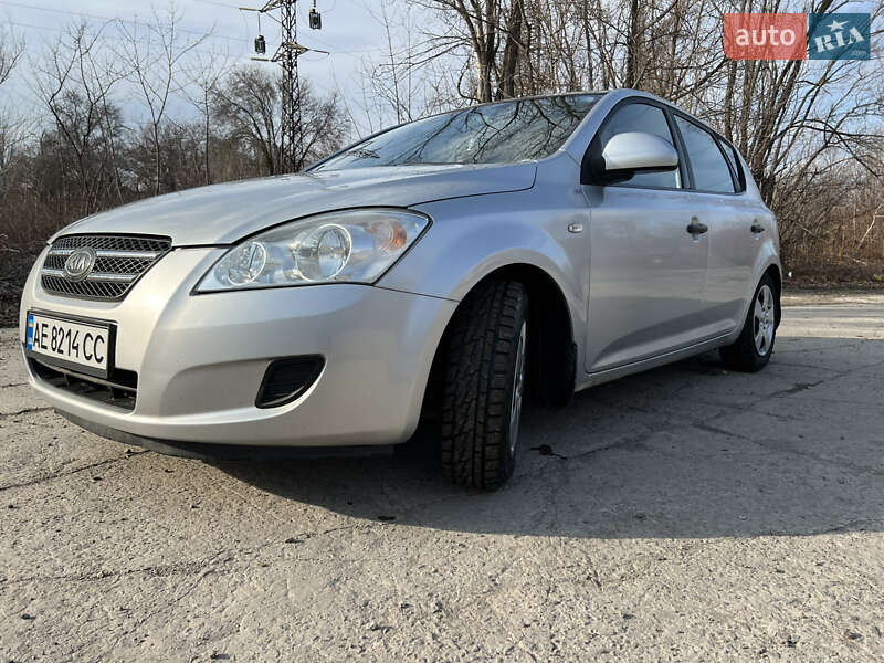 Хэтчбек Kia Ceed 2007 в Вольногорске