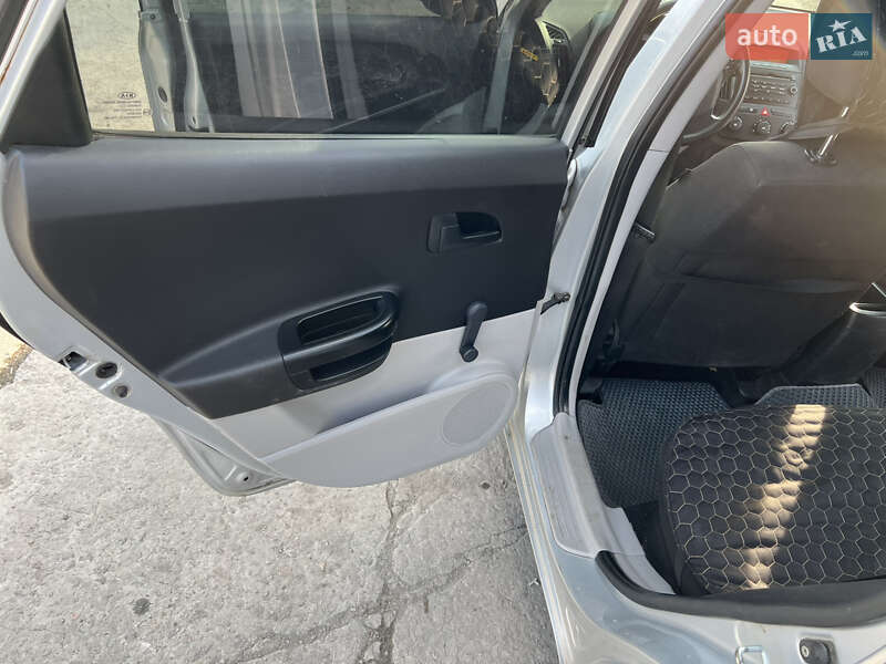 Хэтчбек Kia Ceed 2007 в Вольногорске