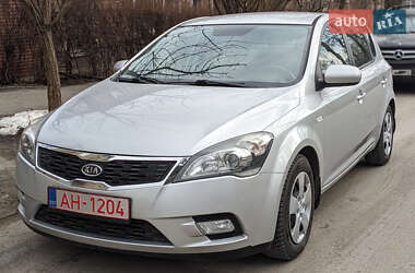 Хетчбек Kia Ceed 2011 в Дніпрі