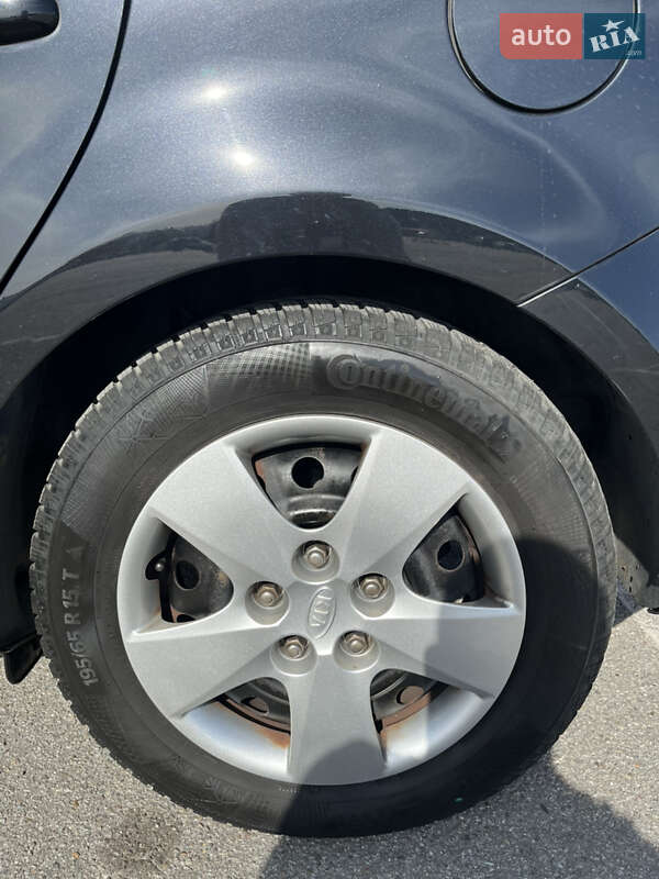 Хэтчбек Kia Ceed 2011 в Черновцах