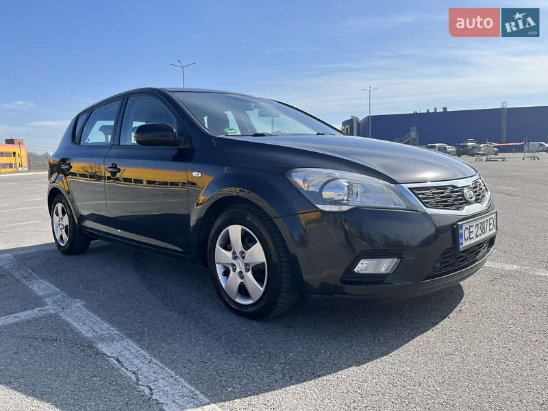 Хэтчбек Kia Ceed 2011 в Черновцах