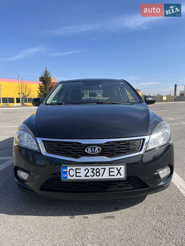 Хэтчбек Kia Ceed 2011 в Черновцах