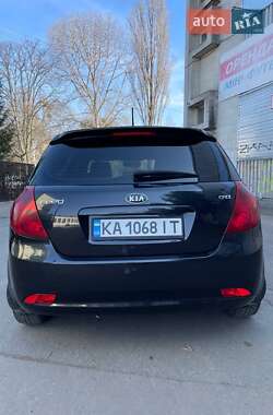 Хэтчбек Kia Ceed 2009 в 