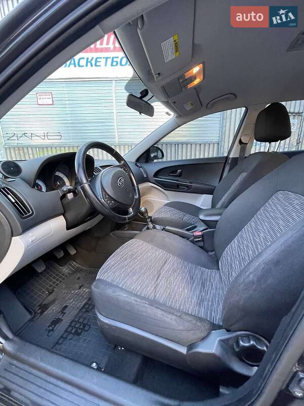 Хэтчбек Kia Ceed 2009 в Киеве