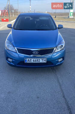 Хэтчбек Kia Ceed 2010 в Днепре