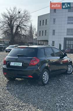 Хэтчбек Kia Ceed 2008 в 