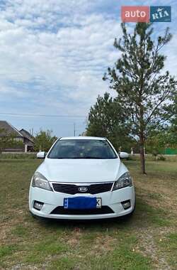 Хэтчбек Kia Ceed 2012 в Берегово