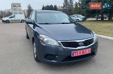 Хэтчбек Kia Ceed 2010 в Ровно