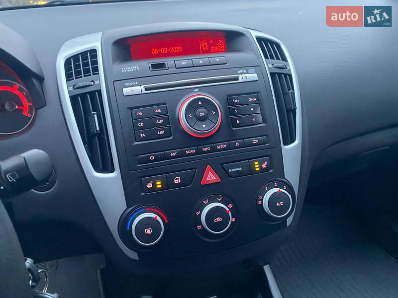 Хэтчбек Kia Ceed 2010 в Ровно