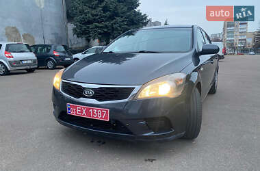 Хэтчбек Kia Ceed 2010 в Ровно