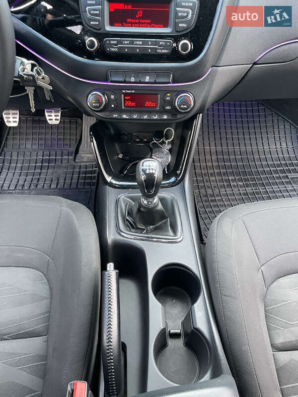 Хетчбек Kia Ceed 2014 в Запоріжжі